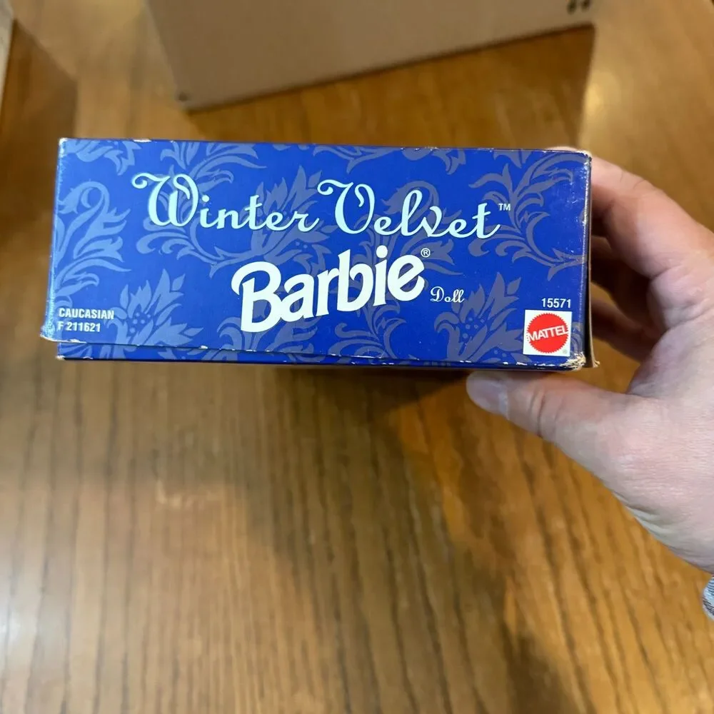 1995 Avon Winter Velvet Barbie Special Edition First In Series Mattel 15571 NRFB